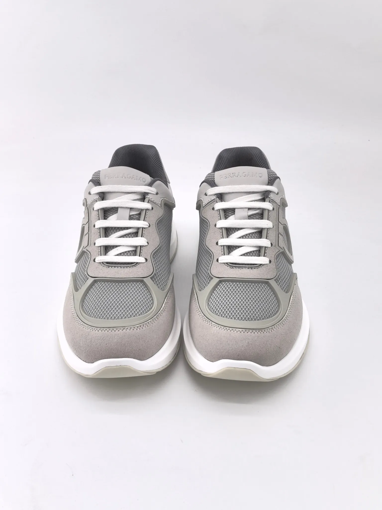 [Ferragamo] Top P: 740💰 Size: 39~44 (38 45 custom-made, non-refundable) 2025 Ferragamo men's new casual sports shoes, sports fashion charm, classic matching colors, elegant style and casual charm complement each other, showing urban fashion style. Rich colors interweave with modern charm, and simple lines outline the silhouette of the bag, interpreting casual aesthetics. Imported calfskin + first layer suede + TPU outsole